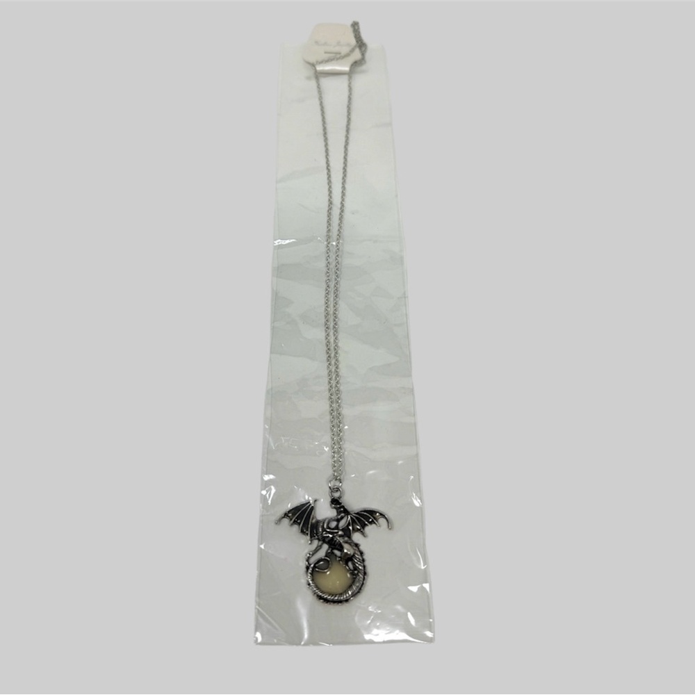 🛍️SALE🛍️ Mother Of Dragon Pendant Necklace - Picture 4 of 4